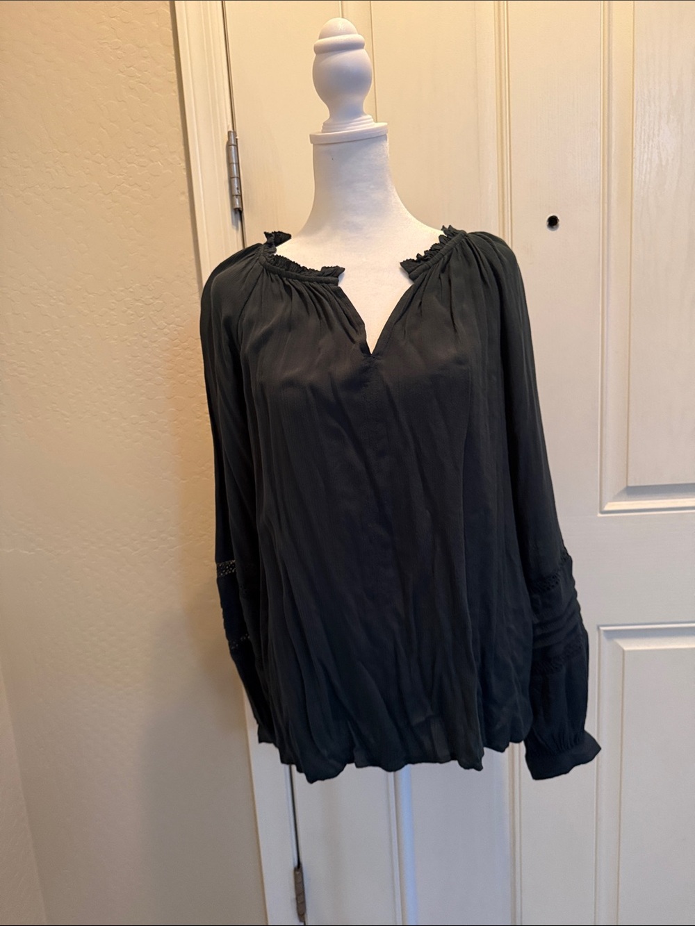 Knox Rose Black Peasant Blouse with V-Neck